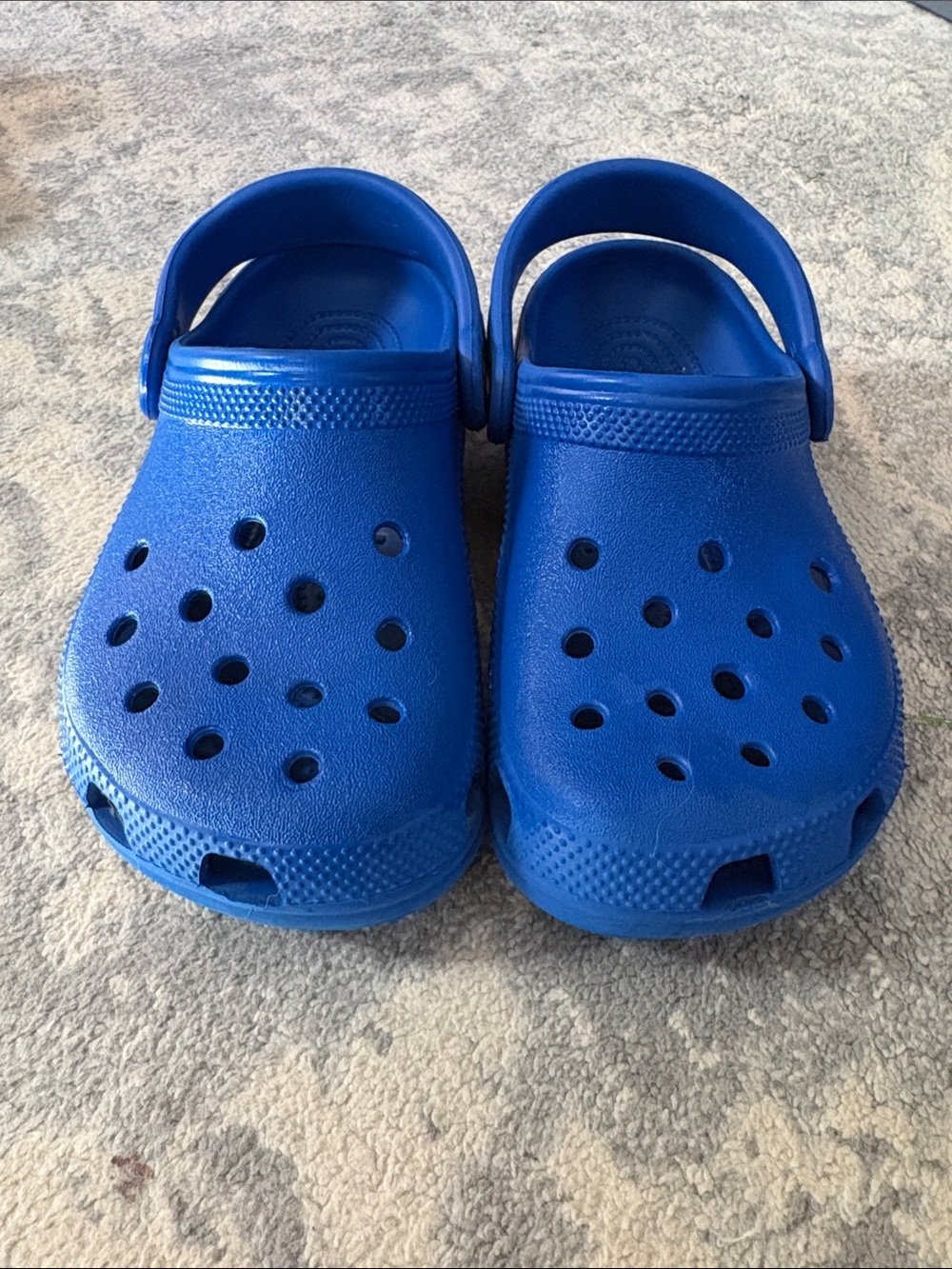 CROCS Kids Classic Clog in Bright Blue